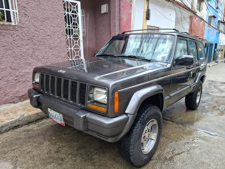 servis_ac_cherokee_saat_ac_mengeluarkan_suara_berisik.jpg