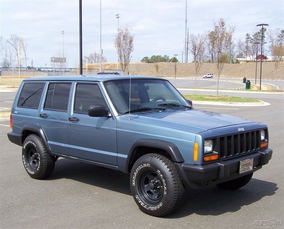 servis_ac_cherokee_saat_kompresor_ac_tidak_menyala.jpg