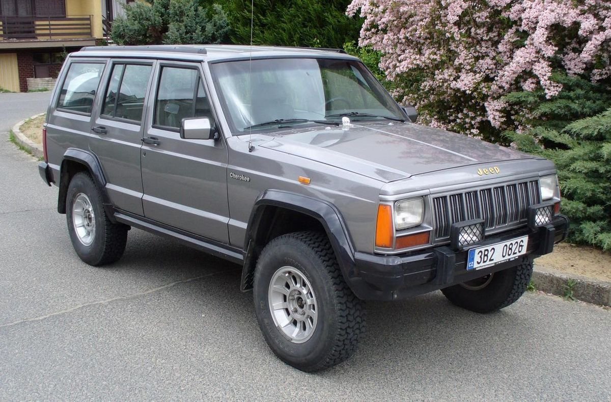 servis_ac_cherokee_saat_kompresor_sering_mati_dan_menyala.jpg