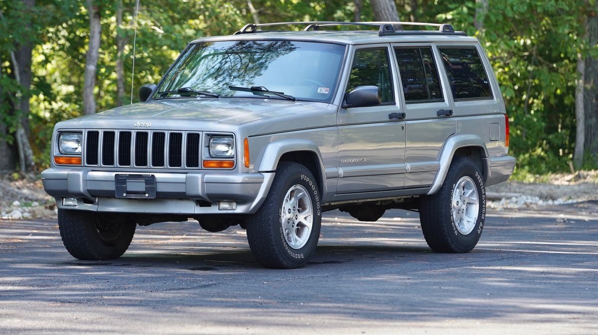 servis_ac_cherokee_saat_kondensor_kotor_dan_ac_kurang_dingin.jpg