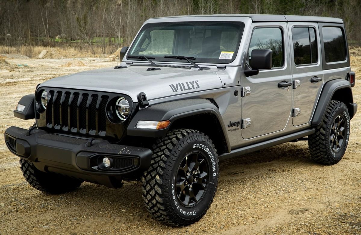 servis_ac_wrangler_untuk_memeriksa_kondisi_sambungan_dan_seal_sistem_pendingin.jpg