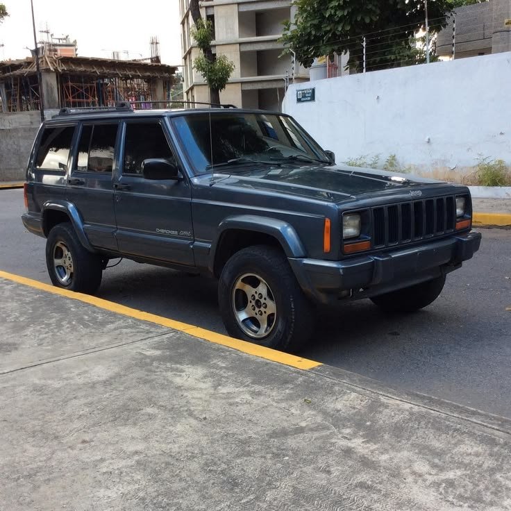 servis_kelistrikan_cherokee_saat_audio_dan_perangkat_elektronik_tidak_menyala.jpg