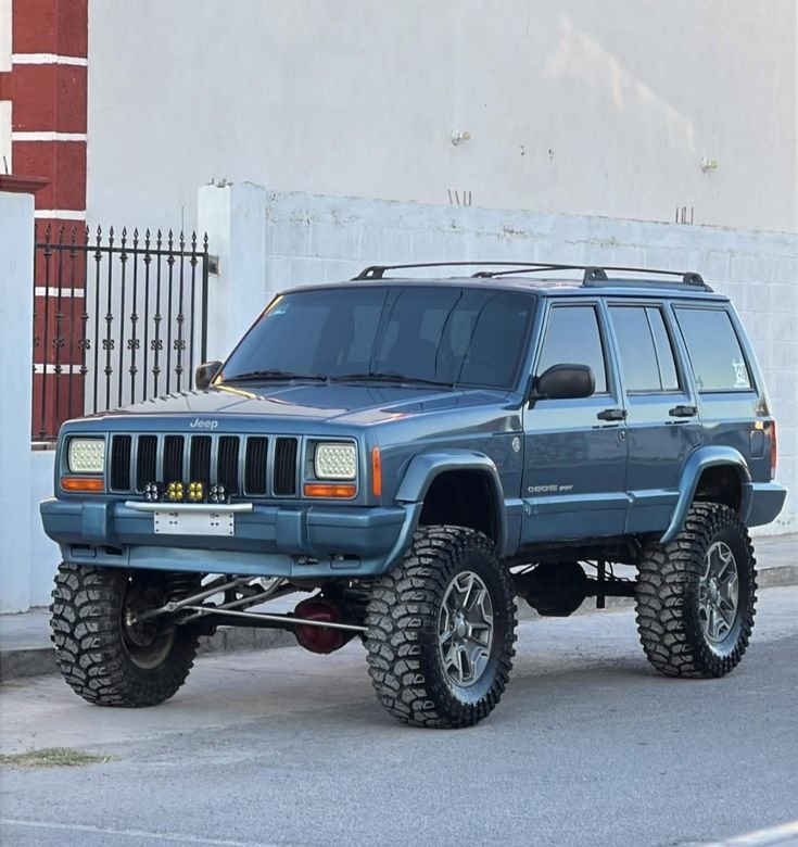 servis_kelistrikan_cherokee_saat_lampu_hazard_tidak_berfungsi.jpg