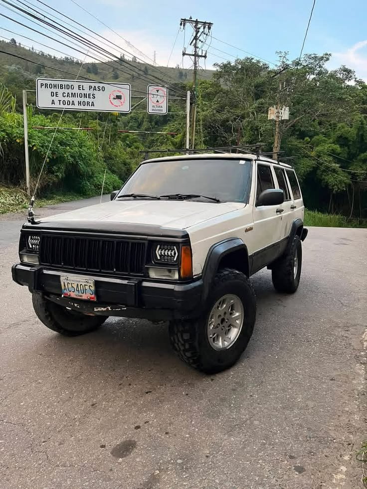 servis_kelistrikan_cherokee_untuk_mengatasi_ecu_yang_sering_error.jpg