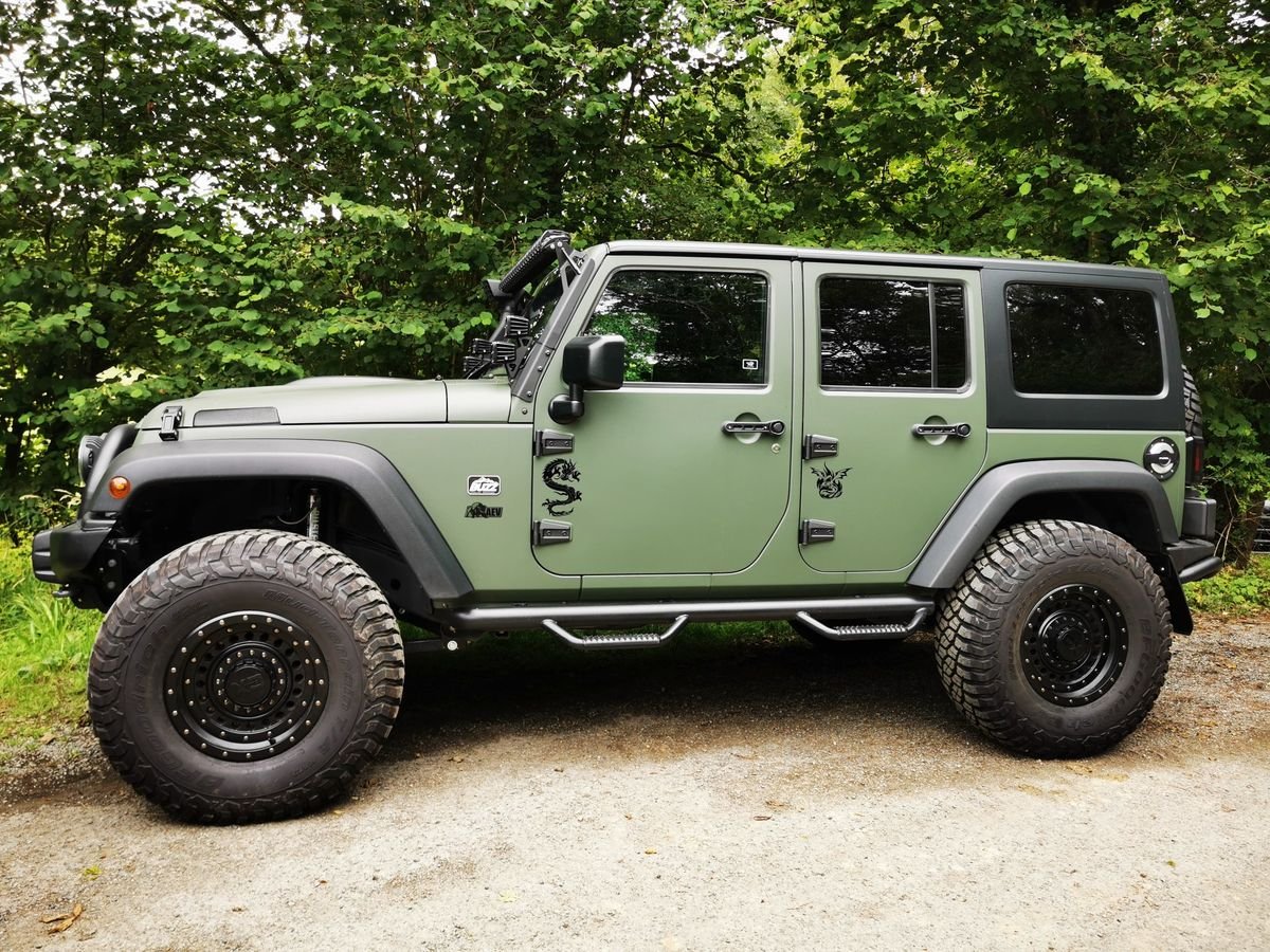 servis_kelistrikan_jeep_wrangler_secara_rutin_agar_jeep_tetap_tangguh.jpg